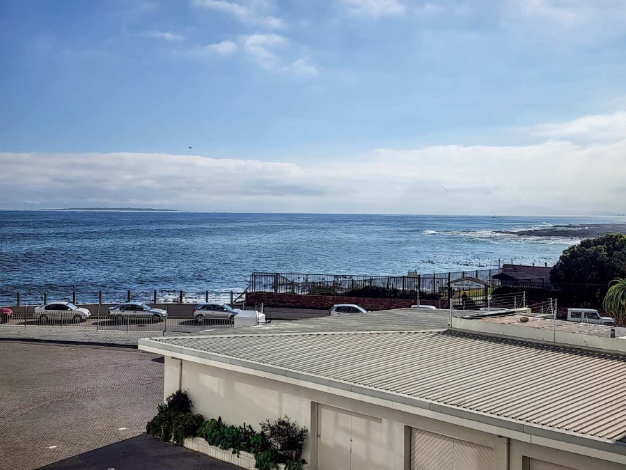 To Let 1 Bedroom Property for Rent in Sea Point Western Cape